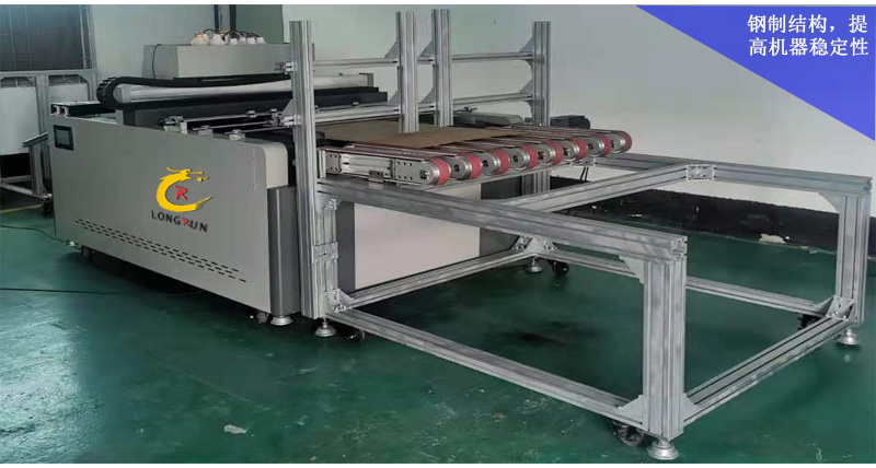 紙箱流水線無版印刷機(jī)采用全鋼制結(jié)構(gòu)，提高機(jī)器穩(wěn)定性。